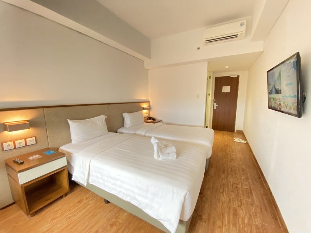 Grand Zuri Ketapang Superior Twin Room 2