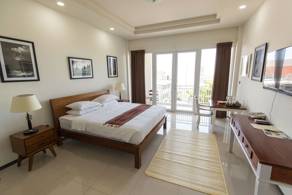 Comfort Room, Balcony