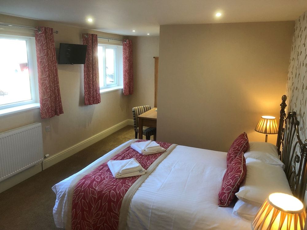Crow Park Hotel Standard Double Room, Ensuite, Mountain View 2