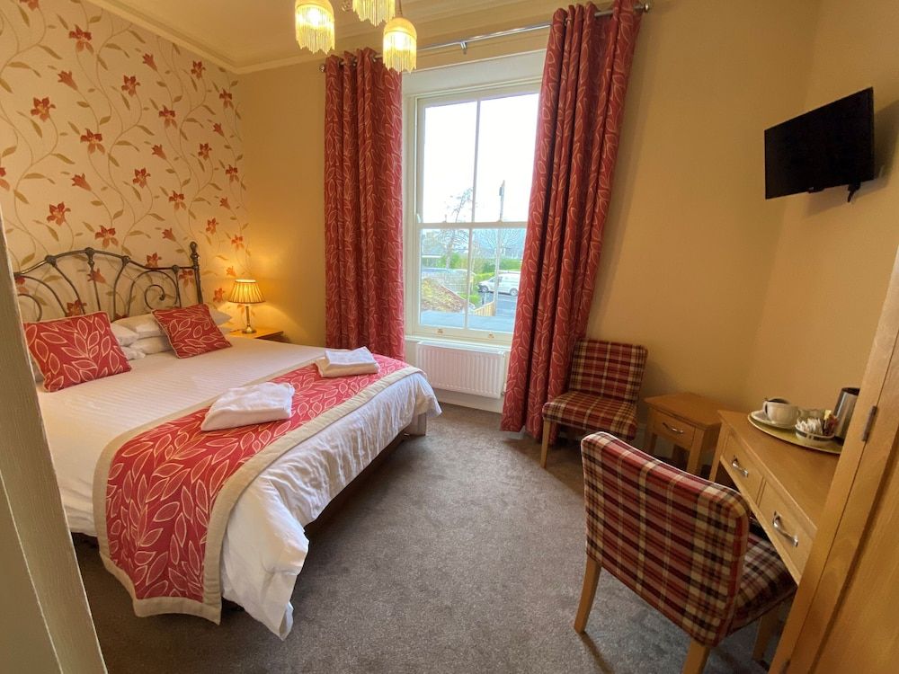 Crow Park Hotel Standard Double Room, Ensuite, Mountain View 3