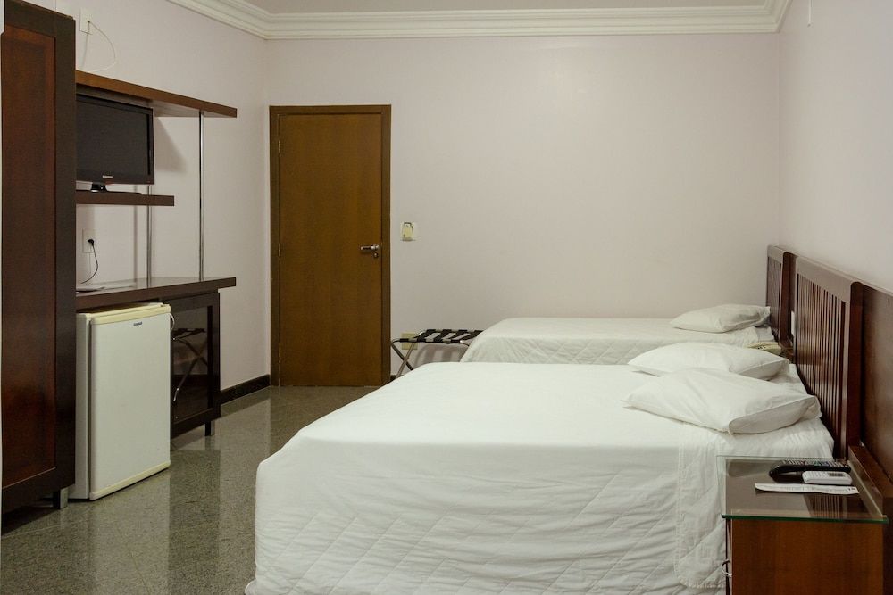 Lindoya Hotel Deluxe Room, Multiple Beds 2