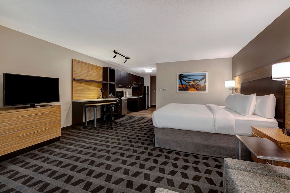 Studio, 1 King Bed (Mobility/Hearing Accessible, Tub)