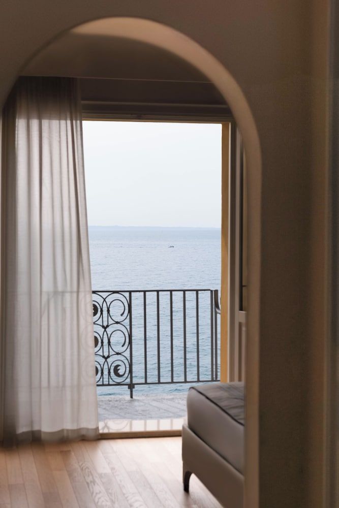 Superior Single Room, Lake View