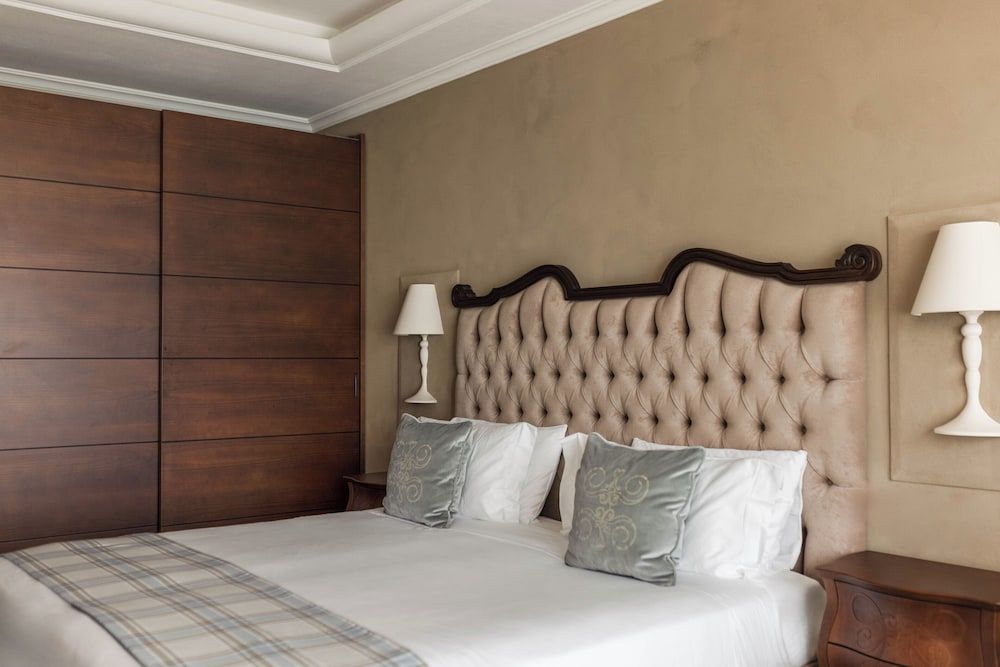 Deluxe Room, Lake View with balcony or garden access