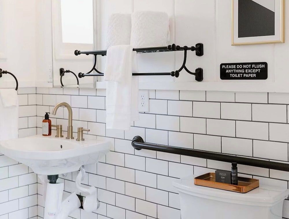 Grand Pine Cabins Deluxe Family Fireplace Suite 5