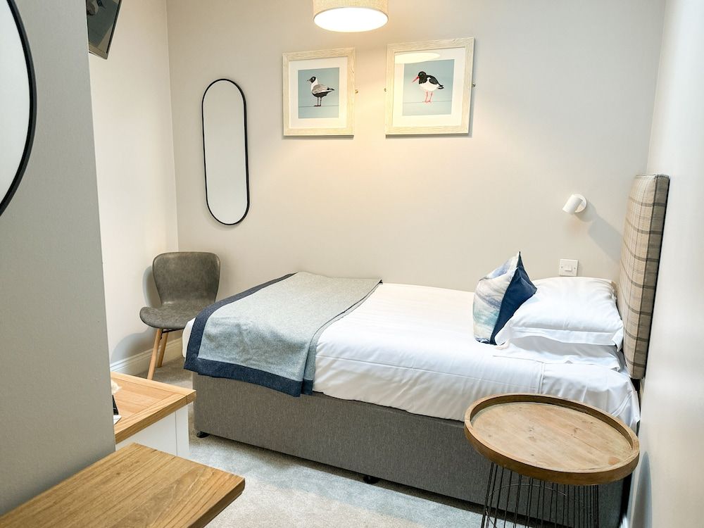 Single Skylight Room - Not Pet Friendly