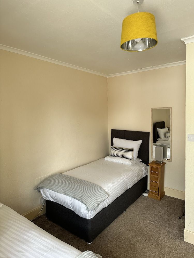 Smiddy Haugh Twin Room, Ensuite 4