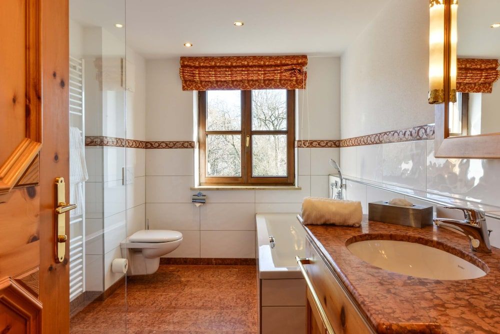 Landgasthof zum Erdinger Weissbrau Deluxe Double Room Single Use 6