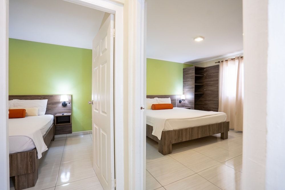 Delynne Boutique Hotel Deluxe Room, 2 Bedrooms, Non Smoking, Pool View 4