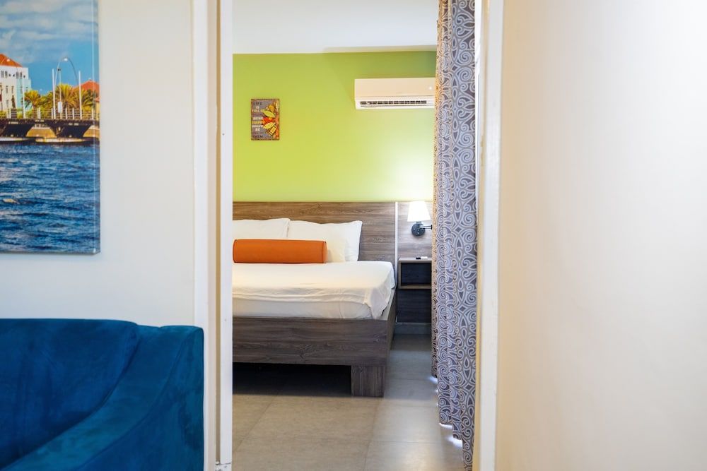 Delynne Boutique Hotel Superior Room, 2 Bedrooms, Non Smoking, Pool View 2