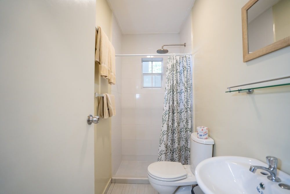 Delynne Boutique Hotel Deluxe Room, 2 Bedrooms, Non Smoking, Pool View 6