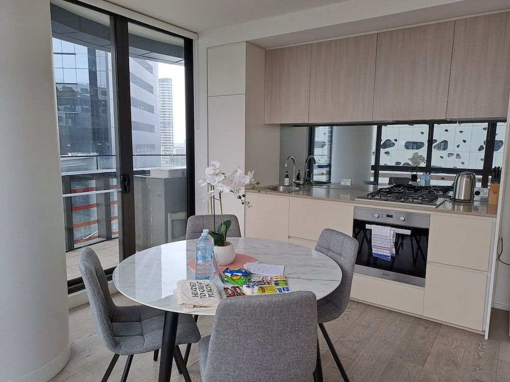 Kula Docklands Superior Apartment, 2 Bedrooms 18