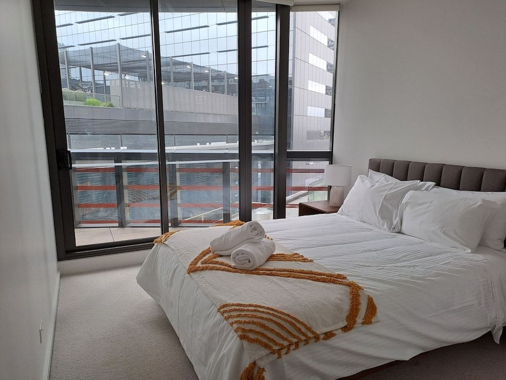 Kula Docklands Superior Apartment, 2 Bedrooms 4