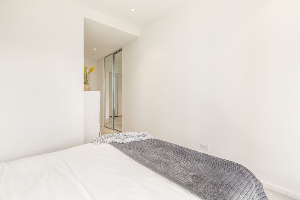 Kula Docklands Superior Apartment, 2 Bedrooms 8