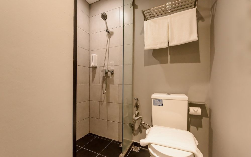 Yellow Bee Tanah Abang Superior Twin Room 7