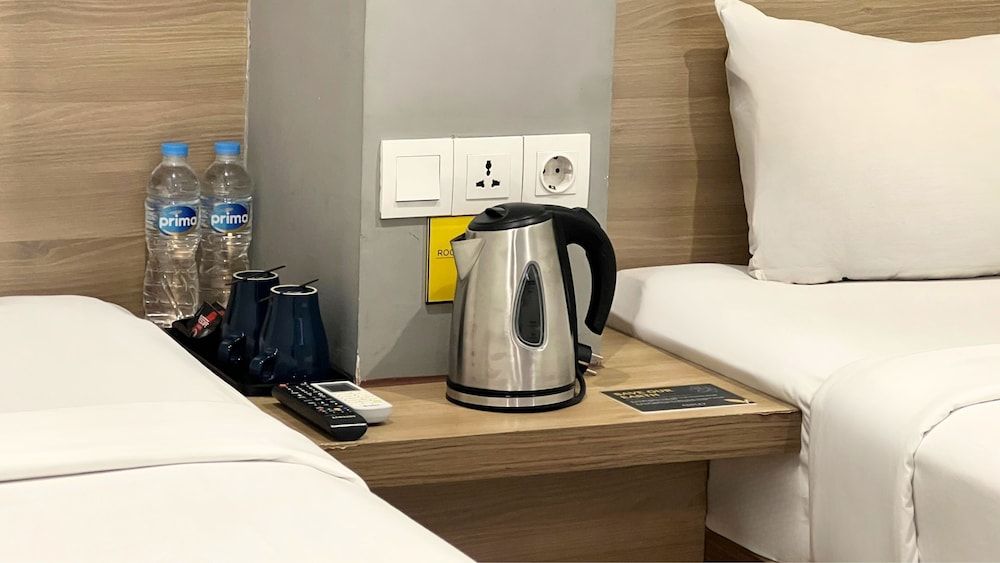 Yellow Bee Tanah Abang Superior Twin Room 8