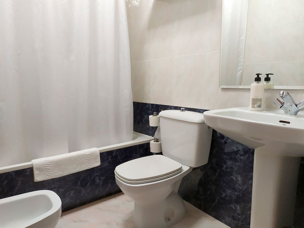 Hostal Lady Ana Maria Triple Room, 3 Twin Beds (Interior) 5