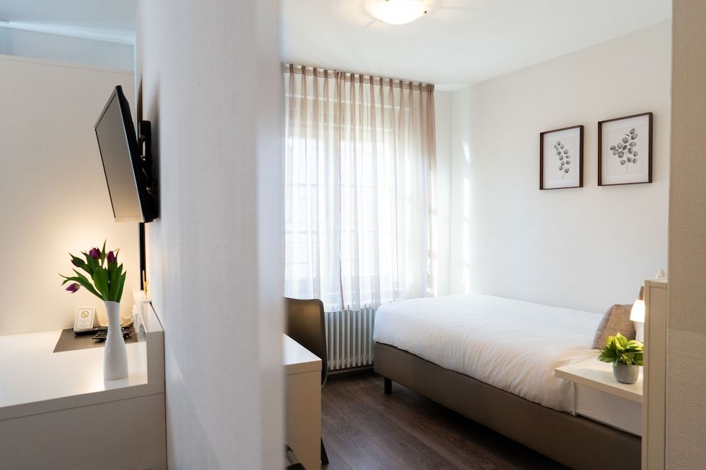 Hotel La Fleur Basic Single Room, Accessible, Private Bathroom 3