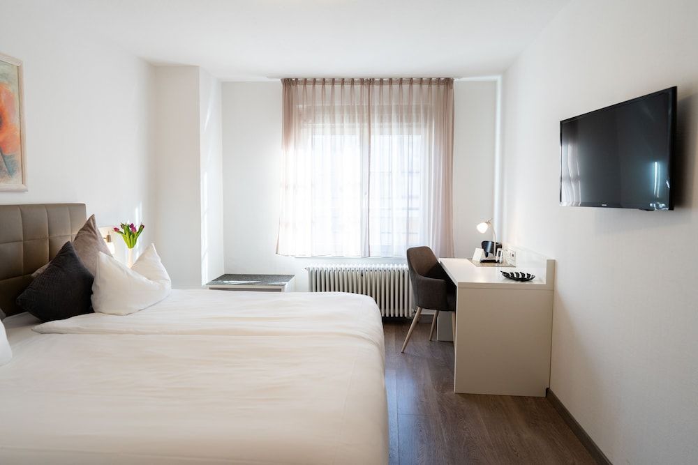 Hotel La Fleur Superior Double Room, Accessible, Private Bathroom 3