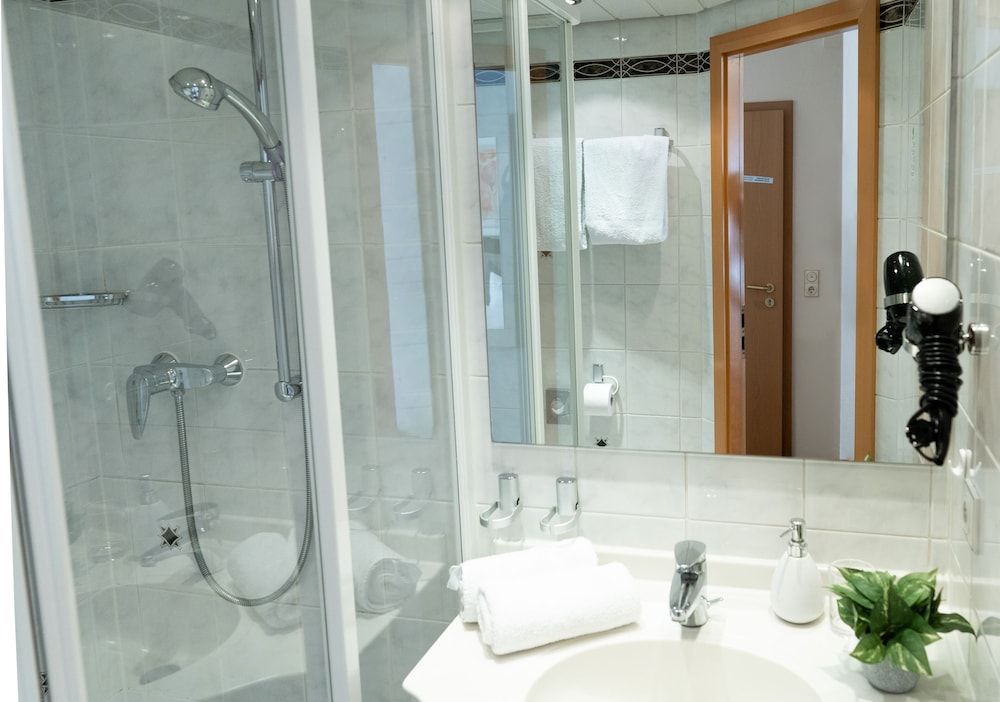 Hotel La Fleur Basic Single Room, Accessible, Private Bathroom 5