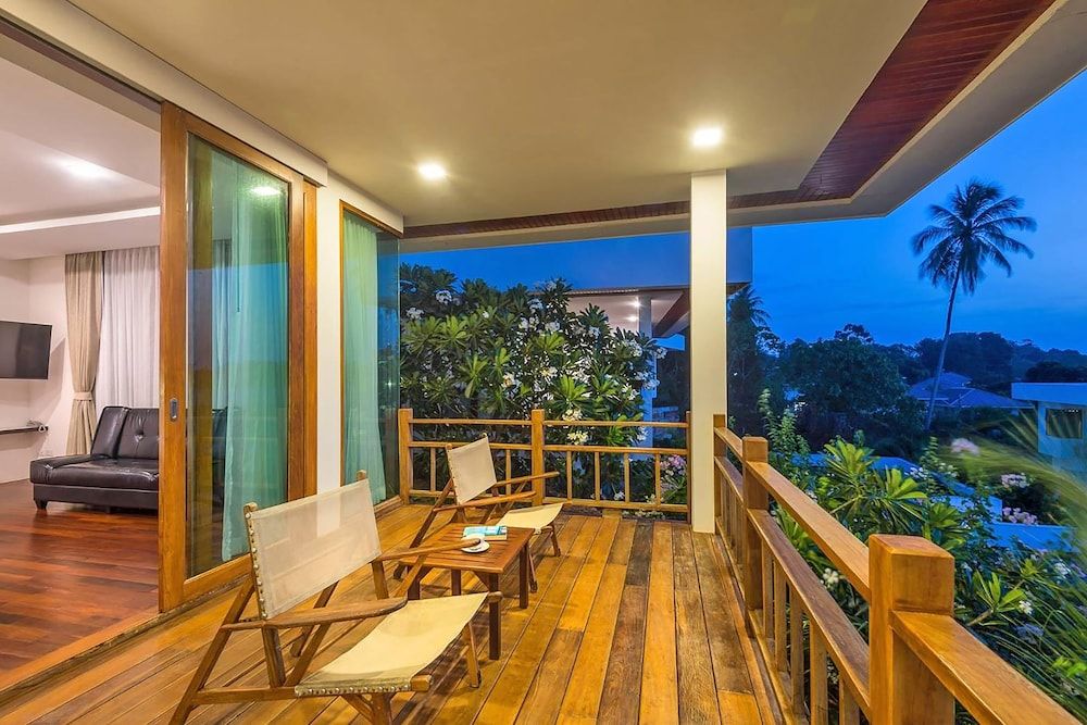 Phi Phi Mountain Beach Resort Deluxe Room with Ocean View and Jacuzzi 5