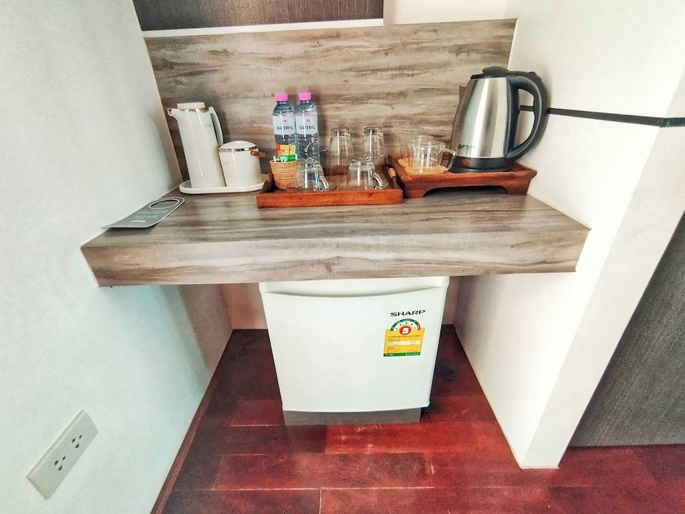 Phi Phi Mountain Beach Resort Deluxe Room with Ocean View and Jacuzzi 8