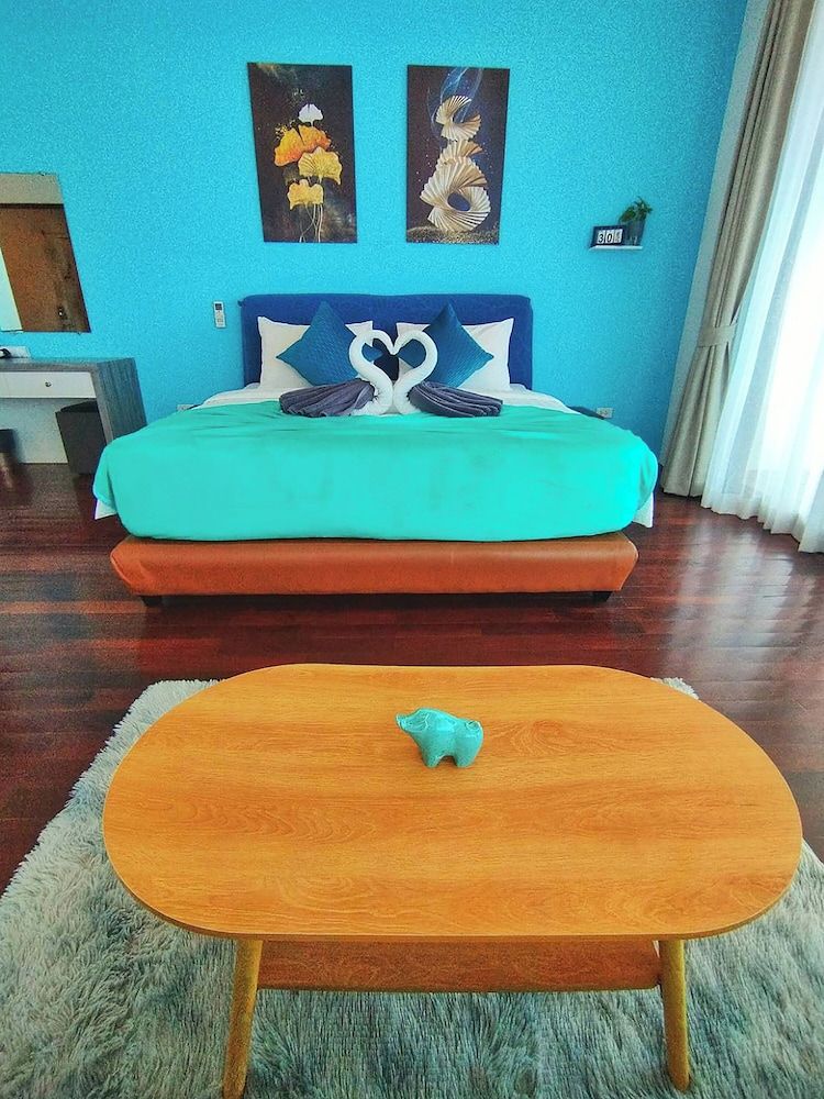 Phi Phi Mountain Beach Resort Deluxe Room with Ocean View and Jacuzzi 2