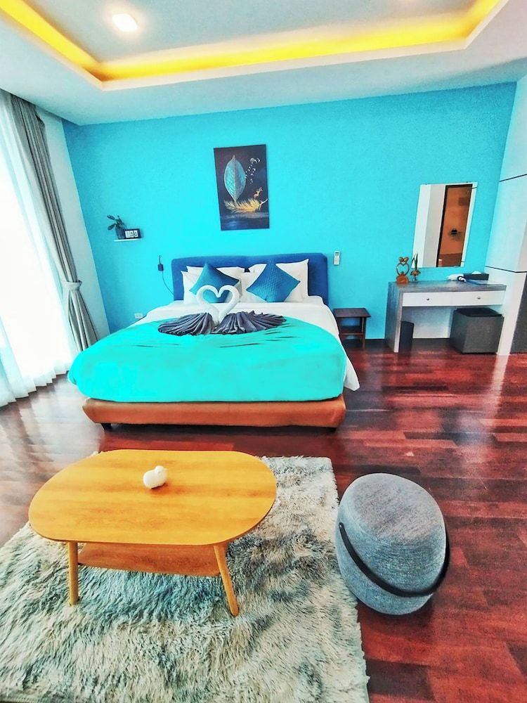 Phi Phi Mountain Beach Resort Deluxe Room with Ocean View and Jacuzzi 3