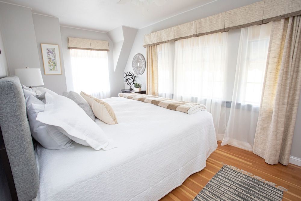 Hummingbird Estate Wine & Suites Luxury Suite, 1 King Bed, Syrah Suite 2