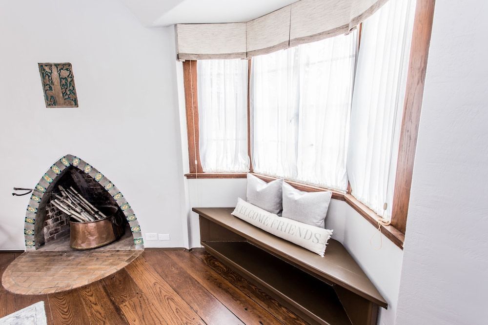 Hummingbird Estate Wine & Suites Luxury Suite, 1 King Bed, Japanese Maple Suite 2