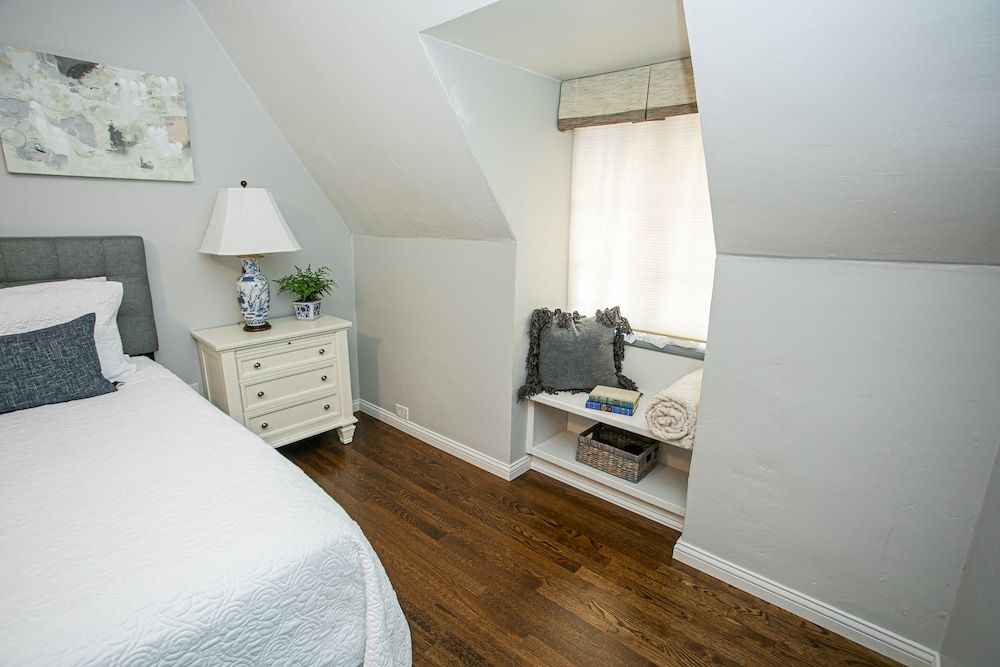 Hummingbird Estate Wine & Suites Luxury Suite, 1 King Bed, Pinot Noir Suite 3