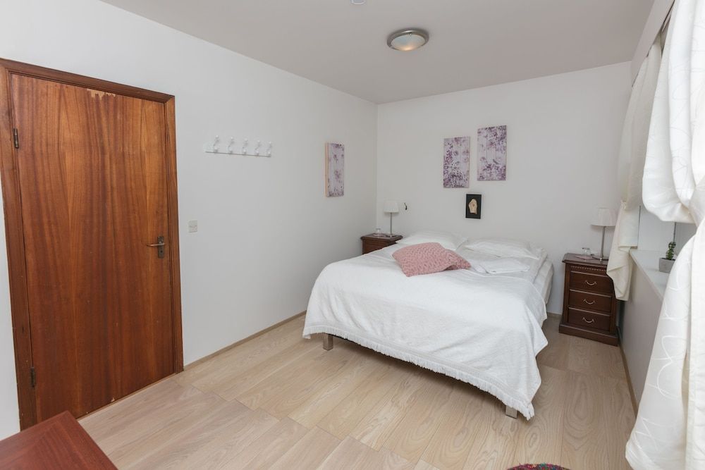 Blómasetrið Homestay Double Room, Shared Bathroom 4
