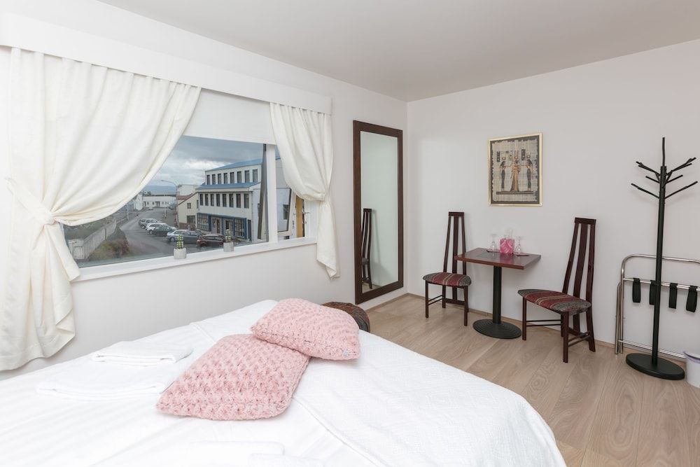 Blómasetrið Homestay Double Room, Shared Bathroom 5