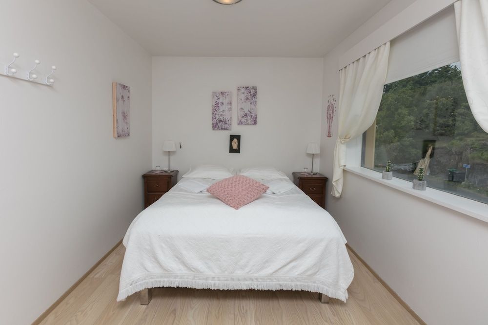 Blómasetrið Homestay Double Room, Shared Bathroom 3