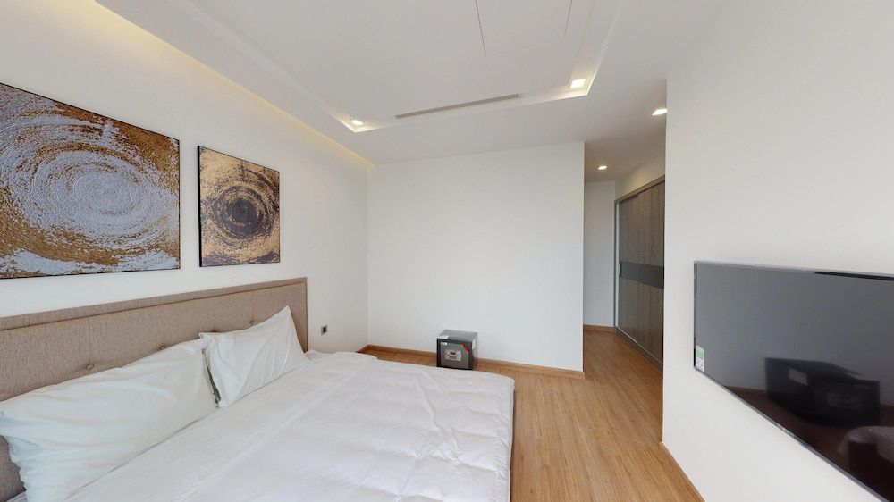 undefined Luxury Apartment in Vinhomes Metropolis 7