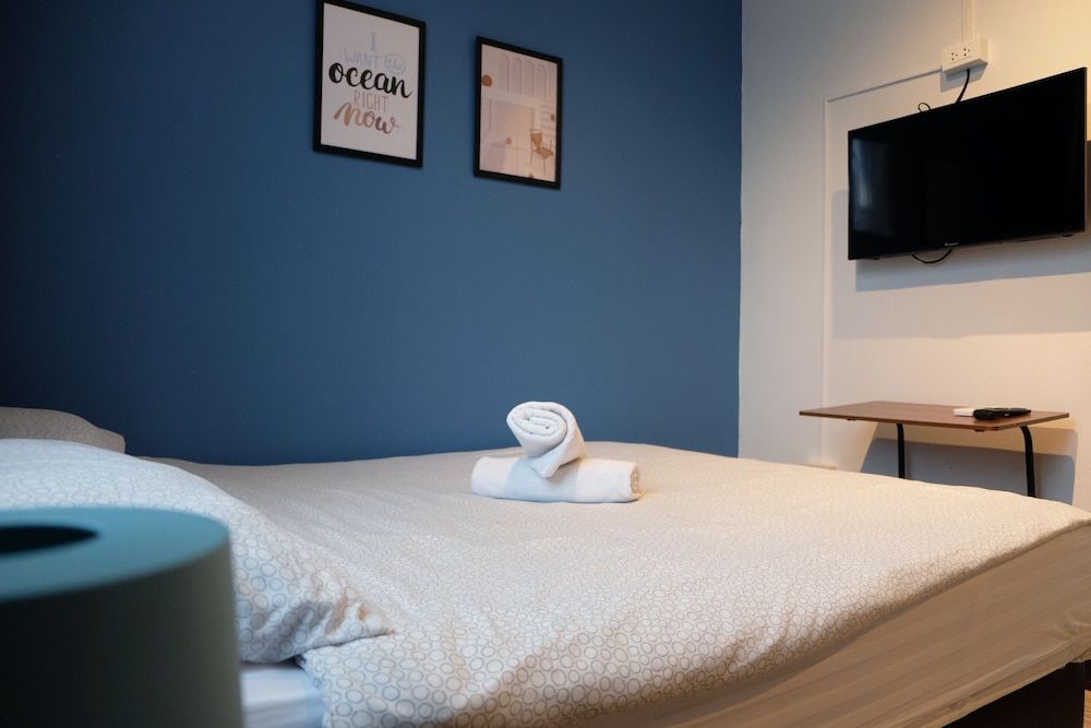 Sleep With Me Bangkok - BTS Phra Khanong Standard Double Room 7