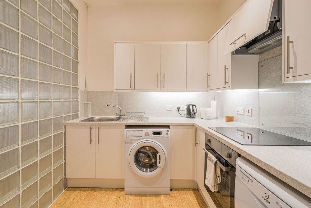 undefined 2 Bed Grassmarket Apartment 8