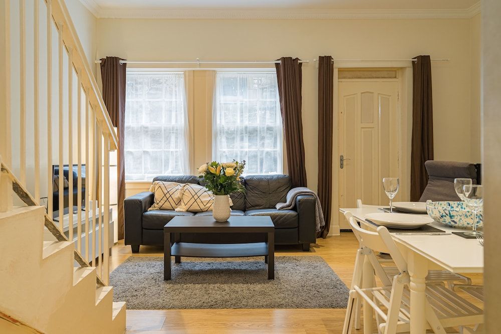 undefined 2 Bed Grassmarket Apartment 10