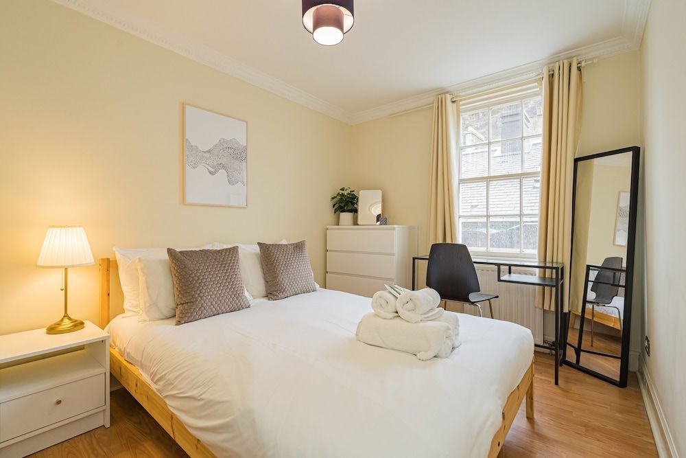 undefined 2 Bed Grassmarket Apartment 5