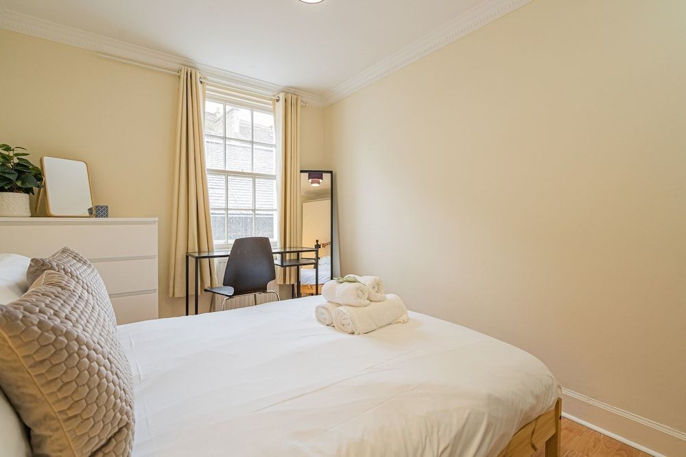 undefined 2 Bed Grassmarket Apartment 6