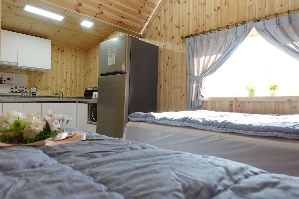 SSE Log Town 4 Person House B 3