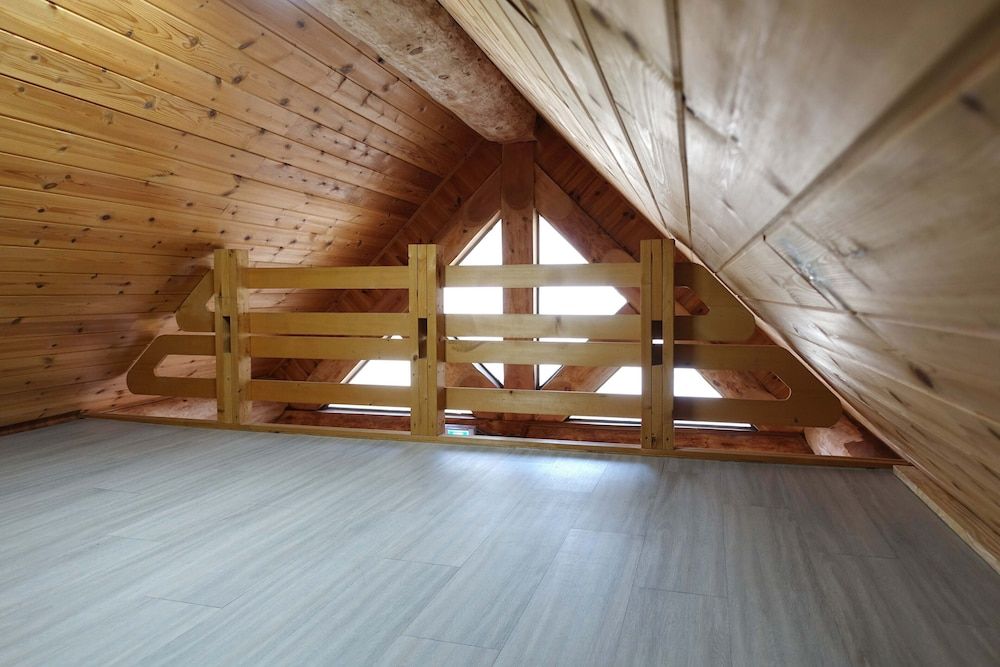 SSE Log Town 4 Person House B 4