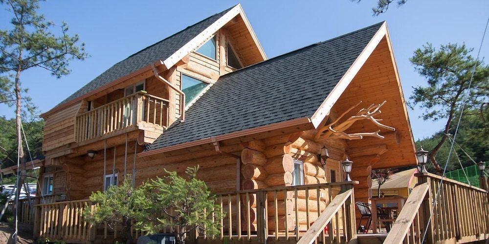 SSE Log Town 6 Person Suite House 8