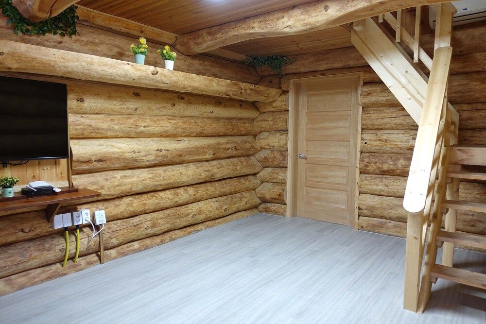 SSE Log Town 4 Person House B 7