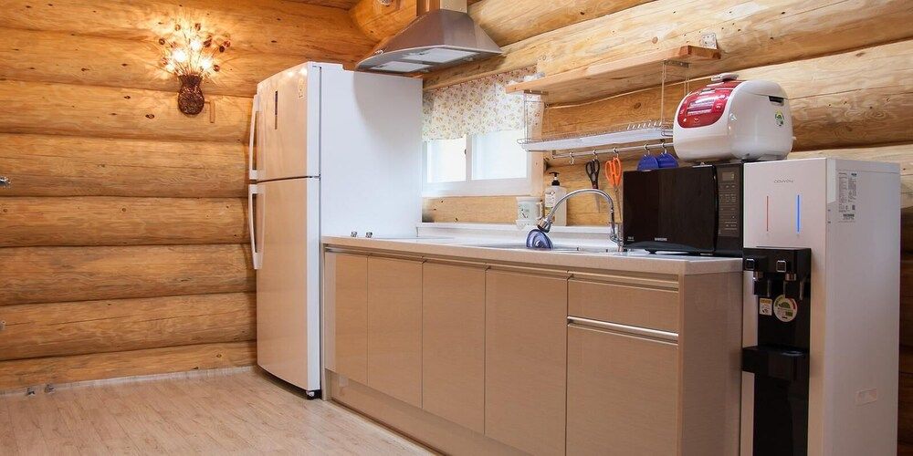 SSE Log Town 6 Person Suite House 4