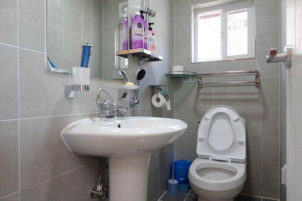 SSE Log Town 4 Person House B 9