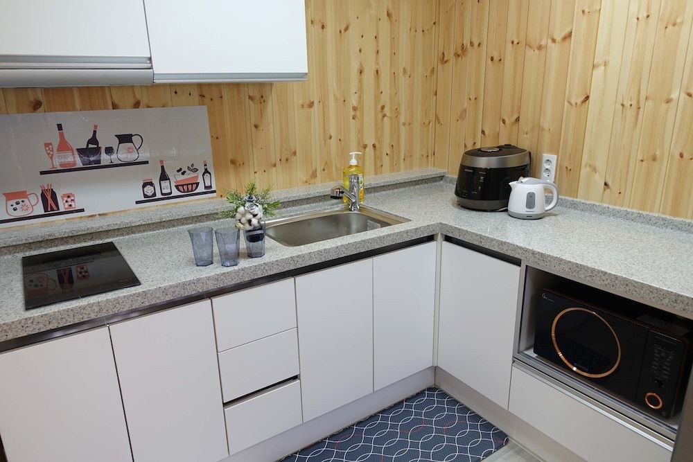 SSE Log Town 4 Person House B 5