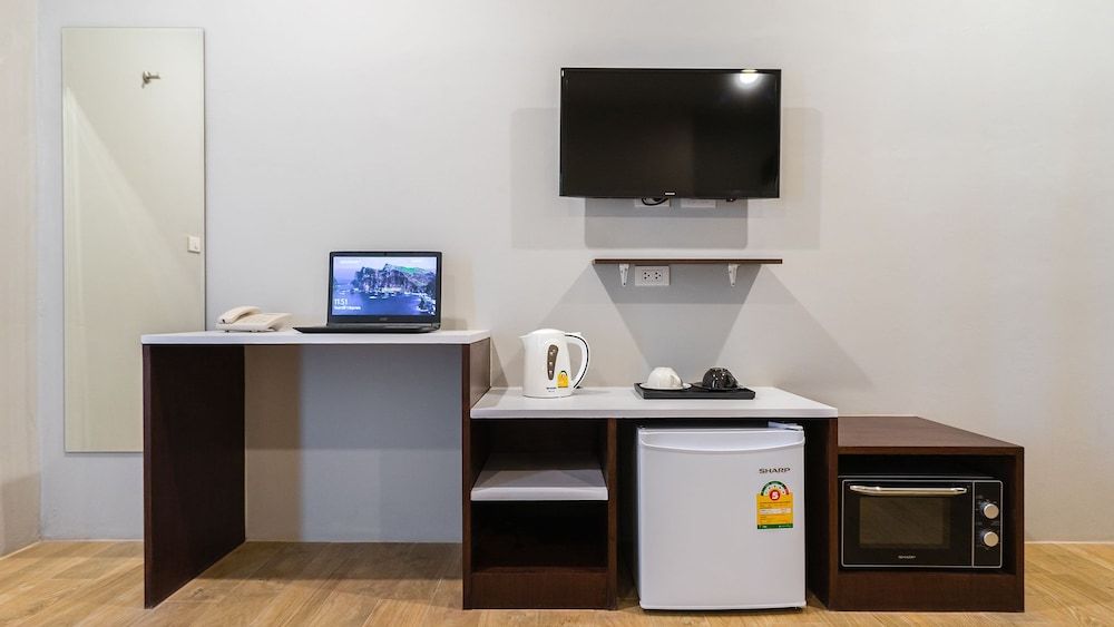 U Home Hotel Deluxe Room 8