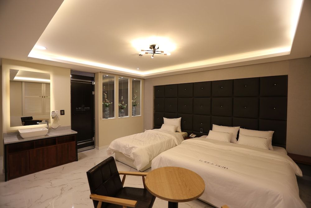 Idea Hotel Twin Room 2