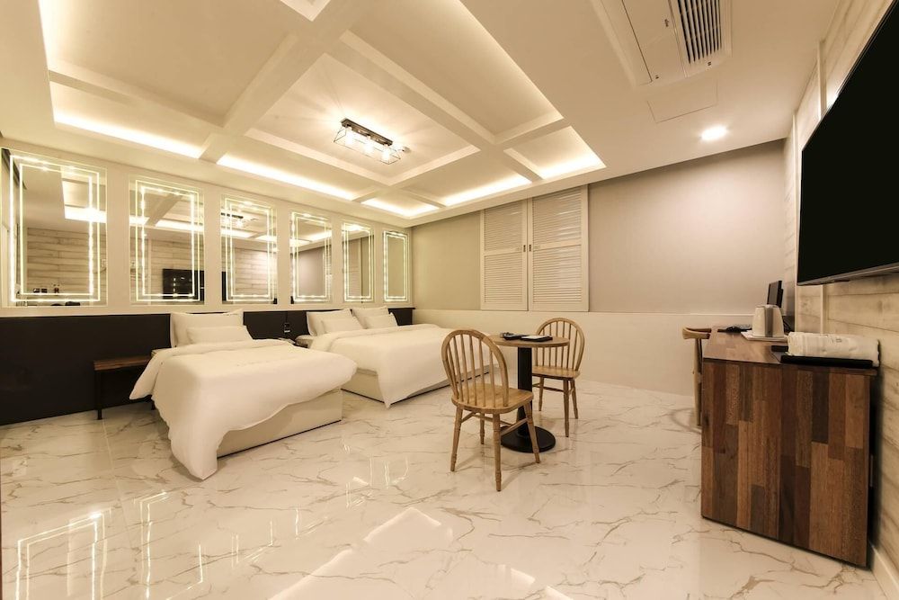 Idea Hotel Twin Room 5